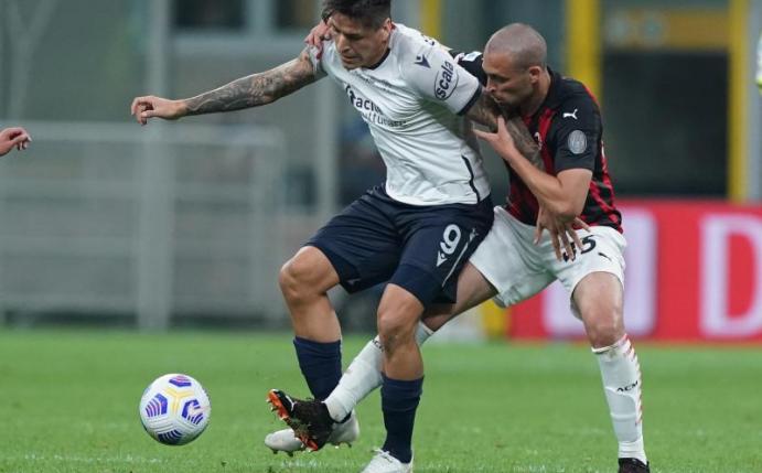 Leo Duarte (r) vom AC Mailand in Aktion: Der Spieler ist positiv auf das Coronavirus getestet worden. Foto: Spada/LaPresse via ZUMA Press/dpa