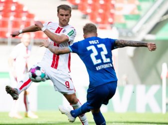 Kölns Sebastian Andersson (l) hatte sich im Training verletzt. Foto: Federico Gambarini/dpa Kölns Sebastian Andersson (l) hatte sich im Training verletzt. Foto: Federico Gambarini/dpa