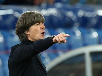 Bundestrainer Joachim Löw muss mit dem DFB-Team in die Ukraine reisen. Foto: Christian Charisius/dpa Bundestrainer Joachim Löw muss mit dem DFB-Team in die Ukraine reisen. Foto: Christian Charisius/dpa