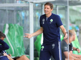 Wolfsburgs Cheftrainer Oliver Glasner sieht seinen Kader noch nicht breit genug aufgestellt. Foto: Soeren Stache/dpa-Zentralbild/dpa Wolfsburgs Cheftrainer Oliver Glasner sieht seinen Kader noch nicht breit genug aufgestellt. Foto: Soeren Stache/dpa-Zentralbild/dpa