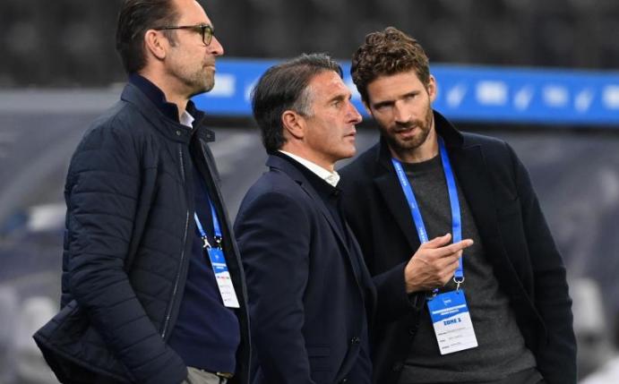 Such für Hertha noch Verstärkungen: Manager Michael Preetz, Trainer Bruno Labbadia und Sportdirektor Arne Friedrich (l-r). Foto: Soeren Stache/dpa-Zentralbild/dpa