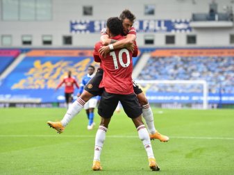 Man Uniteds Marcus Rashford (vorne) und Bruno Fernandes feiern den Sieg gegen Brighton & Hove Albion. Foto: Glyn Kirk/PA Wire/dpa Man Uniteds Marcus Rashford (vorne) und Bruno Fernandes feiern den Sieg gegen Brighton & Hove Albion. Foto: Glyn Kirk/PA Wire/dpa