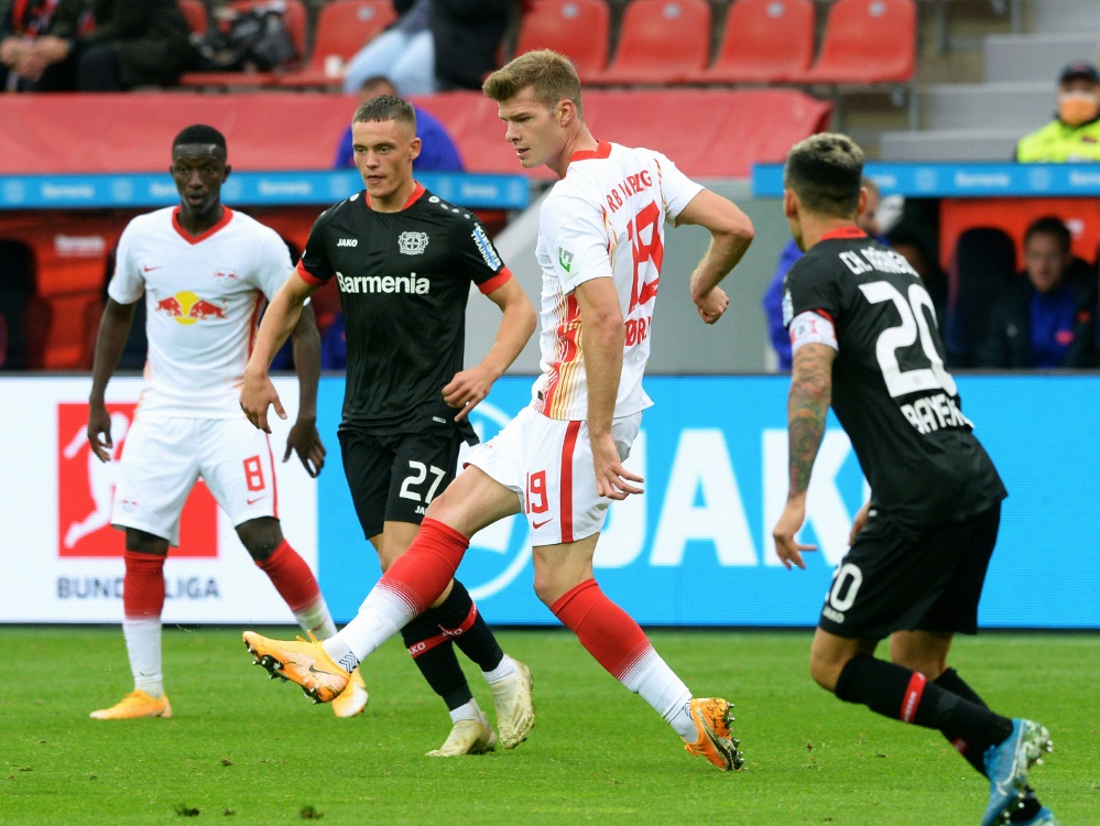 Alexander Sörloth (m.) feierte sein Debüt für RB Leipzig