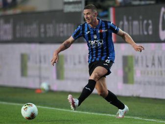 Robin Gosens und Atalanta Bergamo sind mit einem Sieg in die neue Seria-A-Saison gestartet. Foto: Jonathan Moscrop/CSM via ZUMA Wire/dpa Robin Gosens und Atalanta Bergamo sind mit einem Sieg in die neue Seria-A-Saison gestartet. Foto: Jonathan Moscrop/CSM via ZUMA Wire/dpa