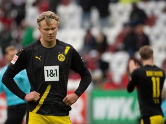 Auch BVB-Stürmer Erling Haaland war nach der Niederlage in Augsburg enttäuscht. Foto: Matthias Balk/dpa