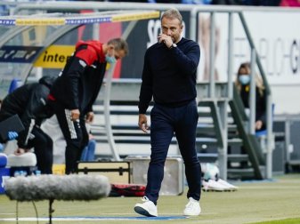 Trainer Hansi Flick und die Bayern gingen zum ersten Mal in diesem Kalenderjahr als Verlierer vom Platz. Foto: Uwe Anspach/dpa Trainer Hansi Flick und die Bayern gingen zum ersten Mal in diesem Kalenderjahr als Verlierer vom Platz. Foto: Uwe Anspach/dpa