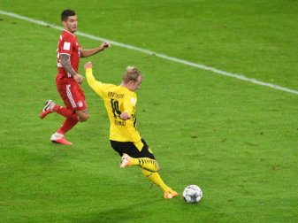Julian Brandt (r) sorgte mit einem Rechtsschuss für den Dortmunder Anschlusstreffer. Foto: Andreas Gebert/Reuters/Pool/dpa Julian Brandt (r) sorgte mit einem Rechtsschuss für den Dortmunder Anschlusstreffer. Foto: Andreas Gebert/Reuters/Pool/dpa