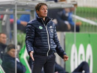 Will mit dem VfL Wolfsburg in die Europa-League-Gruppenphase: Trainer Oliver Glasner. Foto: Swen Pförtner/dpa Will mit dem VfL Wolfsburg in die Europa-League-Gruppenphase: Trainer Oliver Glasner. Foto: Swen Pförtner/dpa