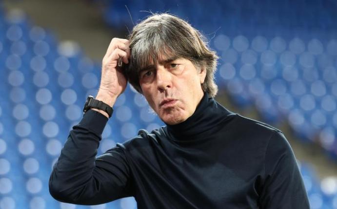 Bundestrainer Joachim Löw und sein Team müssen keine Quarantäne nach dem Spiel in der Ukraine fürchten. Foto: Christian Charisius/dpa