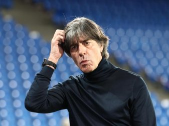 Bundestrainer Joachim Löw und sein Team müssen keine Quarantäne nach dem Spiel in der Ukraine fürchten. Foto: Christian Charisius/dpa Bundestrainer Joachim Löw und sein Team müssen keine Quarantäne nach dem Spiel in der Ukraine fürchten. Foto: Christian Charisius/dpa