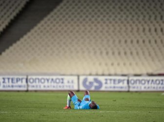 Wolfsburgs Josuha Guilavogui verpasst mit seinem Team die Europa League. Foto: Angelos Tzortzinis/dpa Wolfsburgs Josuha Guilavogui verpasst mit seinem Team die Europa League. Foto: Angelos Tzortzinis/dpa