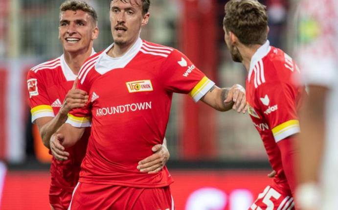 Union-Stürmer Max Kruse (M.) feierte ein gelungenes Startelf-Debüt. Foto: Andreas Gora/dpa