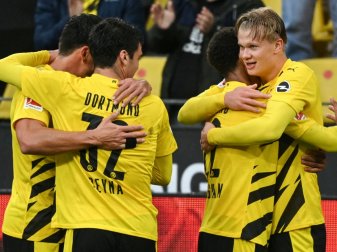 Erzielte zwei Tore gegen Freiburg: Erling Haaland (r.)