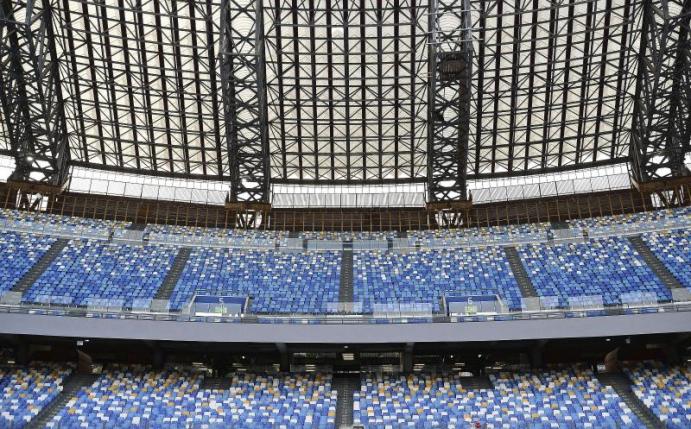 Ein Blick auf die leeren Tribünen im Stadio San Paolo. Foto: Cafaro/LaPresse/AP/dpa
