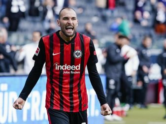 Das Symbol der neuen Frankfurter Kraft ist Sturmturm Bas Dost. Foto: Uwe Anspach/dpa Das Symbol der neuen Frankfurter Kraft ist Sturmturm Bas Dost. Foto: Uwe Anspach/dpa