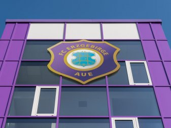 Weil zwei Spieler positiv auf das Coronavirus getestet wurden musste das Team von Aue unverzüglich heimreisen. Foto: Robert Michael/dpa-Zentralbild/dpa