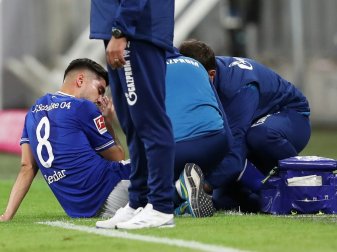 Suat Serdar verletzte sich im Spiel bei RB Leipzig Suat Serdar verletzte sich im Spiel bei RB Leipzig