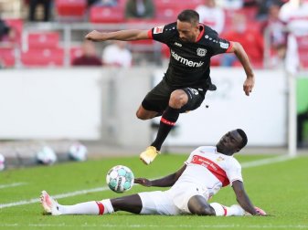 Leitete mit einer unnötigen Aktion den Ausgleich für den Gastgeber ein: Leverkusens Karim Bellarabi (oben). Foto: Tom Weller/dpa Leitete mit einer unnötigen Aktion den Ausgleich für den Gastgeber ein: Leverkusens Karim Bellarabi (oben). Foto: Tom Weller/dpa