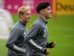 Kai Havertz (r) und Julian Brandt beim DFB-Training in Köln. Foto: Federico Gambarini/dpa