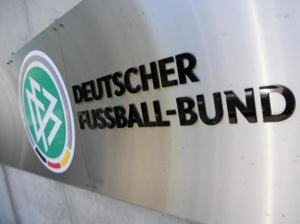 Wegen des Verdachts der Steuerhinterziehung wurden die Geschäftsräume des Deutschen Fußball-Bundes (DFB) sowie Privatwohnungen von DFB-Verantwortlichen durchsucht. Foto: Arne Dedert/dpa Wegen des Verdachts der Steuerhinterziehung wurden die Geschäftsräume des Deutschen Fußball-Bundes (DFB) sowie Privatwohnungen von DFB-Verantwortlichen durchsucht. Foto: Arne Dedert/dpa