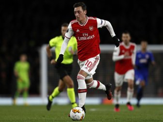 Özil steht nicht im Europa-League-Kader von Arsenal Özil steht nicht im Europa-League-Kader von Arsenal
