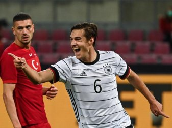 Florian Neuhaus zeigte in seinem ersten Länderspiel eine gute Leistung und traf zum 2:1. Foto: Federico Gambarini/dpa