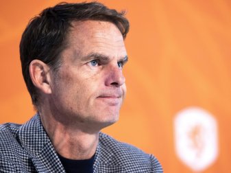 Kein gelungenes Debüt als Bondscoach für Frank de Boer Kein gelungenes Debüt als Bondscoach für Frank de Boer