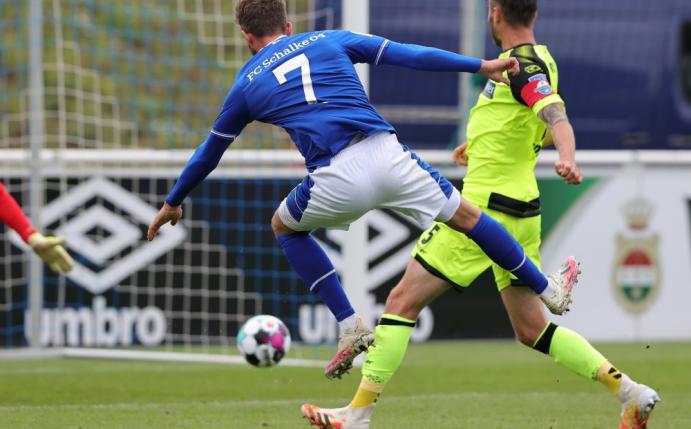 Mark Uth traf dreifach im Test gegen Paderborn