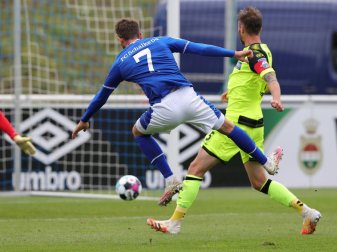 Mark Uth traf dreifach im Test gegen Paderborn Mark Uth traf dreifach im Test gegen Paderborn