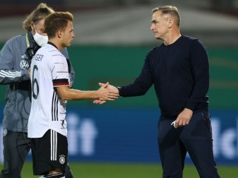 Kuntz (r.) bangt unter anderem um Dennis Geiger (l.) Kuntz (r.) bangt unter anderem um Dennis Geiger (l.)