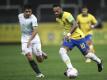Brasiliens Neymar (r) gegen Boliviens Diego Wayar. Foto: Buda Mendes/Pool Getty/AP/dpa