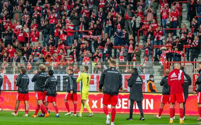Die Fans des 1. FC Union Berlin hatten im Stadion an der Alten Försterei gesungen. Foto: Andreas Gora/dpa