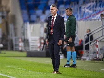 Jaroslav Silhavy, Nationaltrainer Tschechiens, steht während eines Spiels an der Seitenlinie. Foto: Jaroslav Novák/TASR/dpa Jaroslav Silhavy, Nationaltrainer Tschechiens, steht während eines Spiels an der Seitenlinie. Foto: Jaroslav Novák/TASR/dpa
