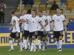 Leon Goretzka (3.v.r) feiert mit den DFB-Teamkameraden sein Tor zur 2:0-Führung gegen die Ukraine. Foto: Efrem Lukatsky/AP/dpa