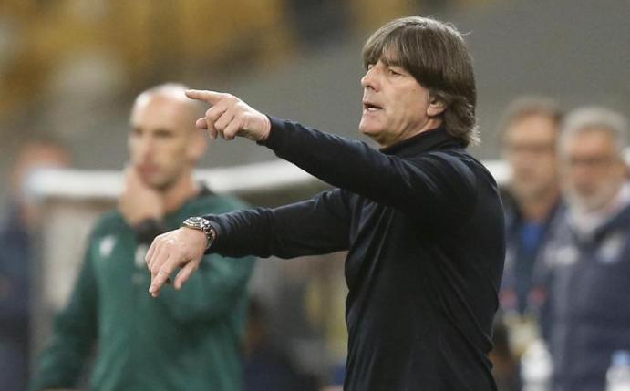 Joachim Löw war nach dem Sieg in Kiew etwas erleichtert. Foto: Efrem Lukatsky/AP/dpa