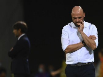 Trainer Stephan Lerch kam in der Bundesliga mit den Frauen des VfL Wolfsburg gegen Freiburg nur zu einem Unentschieden. Foto: Gabriel Buoys/pool AFP/AP/dpa Trainer Stephan Lerch kam in der Bundesliga mit den Frauen des VfL Wolfsburg gegen Freiburg nur zu einem Unentschieden. Foto: Gabriel Buoys/pool AFP/AP/dpa