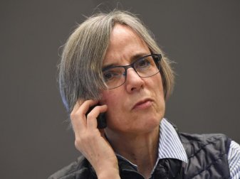 Sylvia Schenk gehört zu den insgesamt 35 Experten aus Politik, Gesellschaft, Wissenschaft und Fußball in der Taskforce. Foto: Arne Dedert/dpa Sylvia Schenk gehört zu den insgesamt 35 Experten aus Politik, Gesellschaft, Wissenschaft und Fußball in der Taskforce. Foto: Arne Dedert/dpa