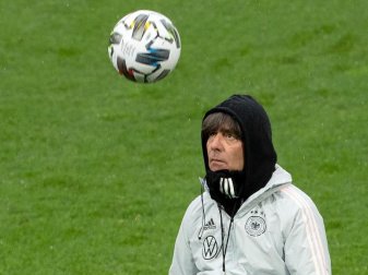Der Bundestrainer hat einen klaren Plan: Gegen die Schweiz mit dem Sieger-Team von Kiew. Foto: Federico Gambarini/dpa Der Bundestrainer hat einen klaren Plan: Gegen die Schweiz mit dem Sieger-Team von Kiew. Foto: Federico Gambarini/dpa