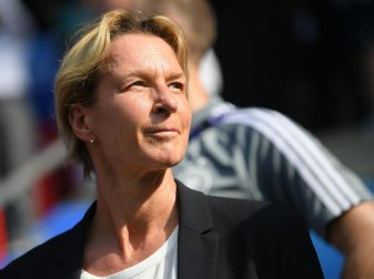 Trifft mit Deutschlands Fußball-Frauen auf England: Bundestrainerin Martina Voss-Tecklenburg. Foto: Sebastian Gollnow/dpa