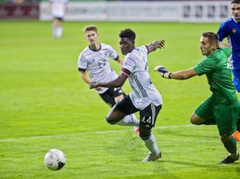 Verletzte sich bei der U21: Ragnar Ache (M). Foto: Str/dpa Verletzte sich bei der U21: Ragnar Ache (M). Foto: Str/dpa