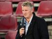 Der ehemalige Nationalspieler Bastian Schweinsteiger ist als TV-Experte im Stadion. Foto: Federico Gambarini/dpa