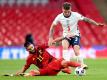 Kieran Trippier (r) in Aktion gegen den Belgier Yannick Carrasco. Foto: Michael Regan/PA Wire/dpa