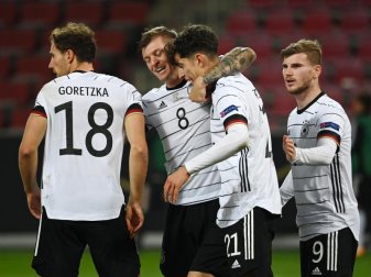 Deutschlands Kai Havertz (2.v.r.) bejubelt sein Tor zum 2:2 mit Leon Goretzka (l-r), Toni Kroos und Timo Werner. Foto: Federico Gambarini/dpa