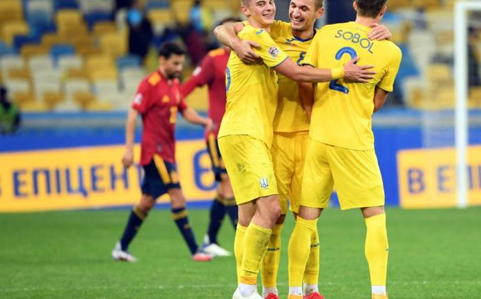 Trotz Niederlage verteidigt Spanien Rang 1 in der Gruppe
