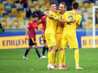 Trotz Niederlage verteidigt Spanien Rang 1 in der Gruppe Trotz Niederlage verteidigt Spanien Rang 1 in der Gruppe