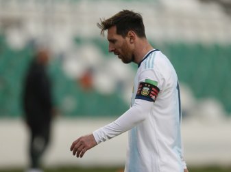 Messi geriet in einen Disput mit Boliviens Betreuer Nava Messi geriet in einen Disput mit Boliviens Betreuer Nava