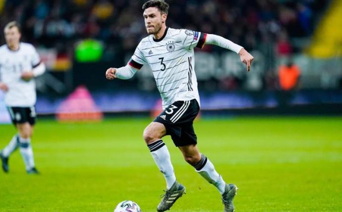 Tritt nach einem Bericht des «Kicker» als Nationalspieler zurück: Jonas Hector. Foto: Uwe Anspach/dpa