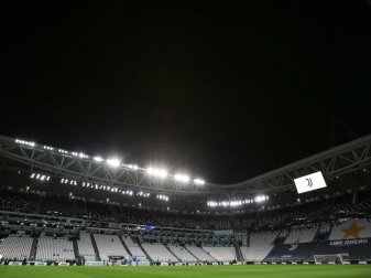 SSC Neapel war am 4. Oktober wegen zwei Corona-Fällen nicht zum Spitzenspiel in Turin angetreten. Foto: Jonathan Moscrop/CSM via ZUMA Wire/dpa SSC Neapel war am 4. Oktober wegen zwei Corona-Fällen nicht zum Spitzenspiel in Turin angetreten. Foto: Jonathan Moscrop/CSM via ZUMA Wire/dpa