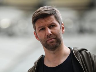 Befürwortet eine Gehaltsobergrenze im Profifußball: Thomas Hitzlsperger, Vorstandsvorsitzender des VfB Stuttgart. Foto: Tom Weller/dpa-Pool/dpa Befürwortet eine Gehaltsobergrenze im Profifußball: Thomas Hitzlsperger, Vorstandsvorsitzender des VfB Stuttgart. Foto: Tom Weller/dpa-Pool/dpa