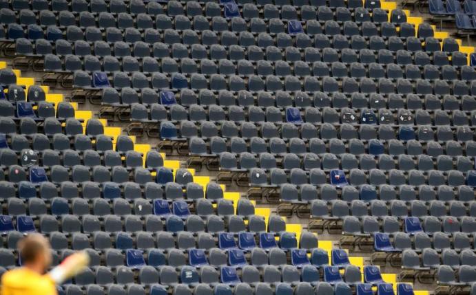 Auch am 4. Spieltag der Bundesliga lässt die Coronavirus-Pandemie kaum Zuschauer in den Stadien zu. Foto: Alexander Hassenstein/getty/Pool/dpa